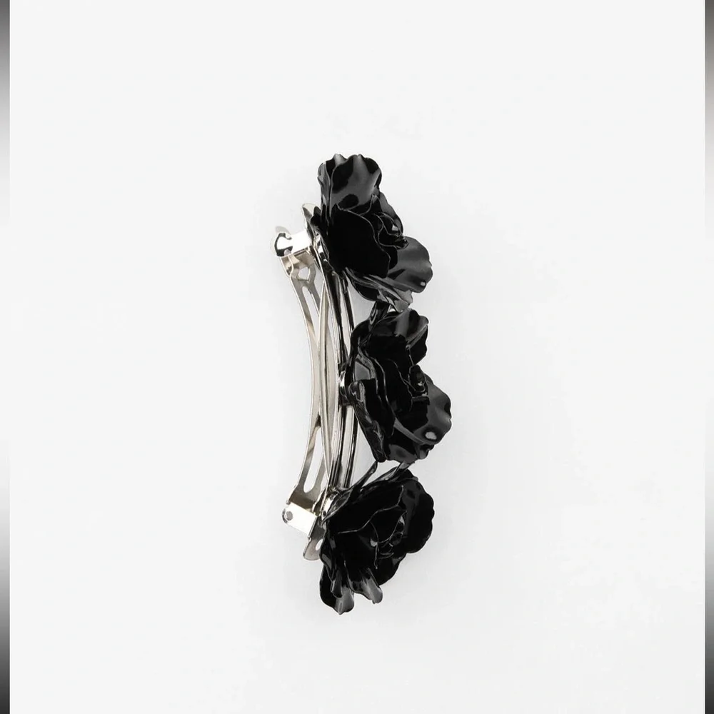Zara metallic floral hair clip, black